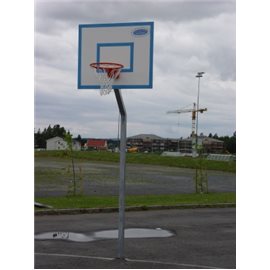 Basketplate med stål stolpe